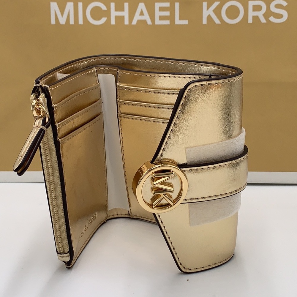 MICHAEL KORS
Carmen Medium Faux Leather Wallet
Pale Gold - Picture 9 of 13